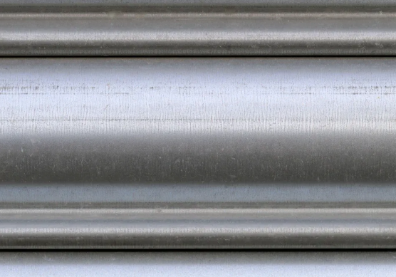 亜鉛メッキ鋼とステンレス鋼：強度、耐久性、コストの違い